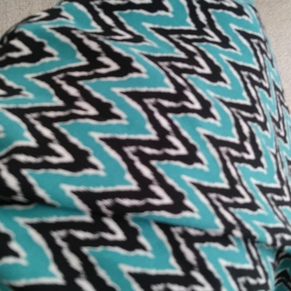 Green and Black Chevron Spaghetti Strap Blouse - Picture 4 of 5